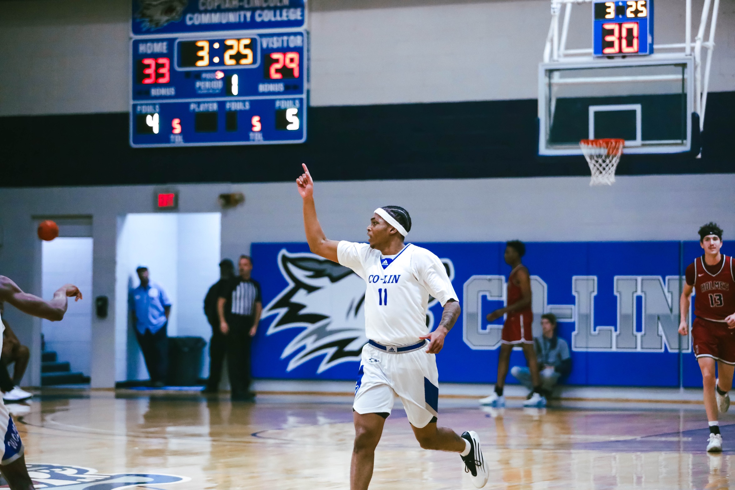 Wolves Stay Undefeated in Conference Play