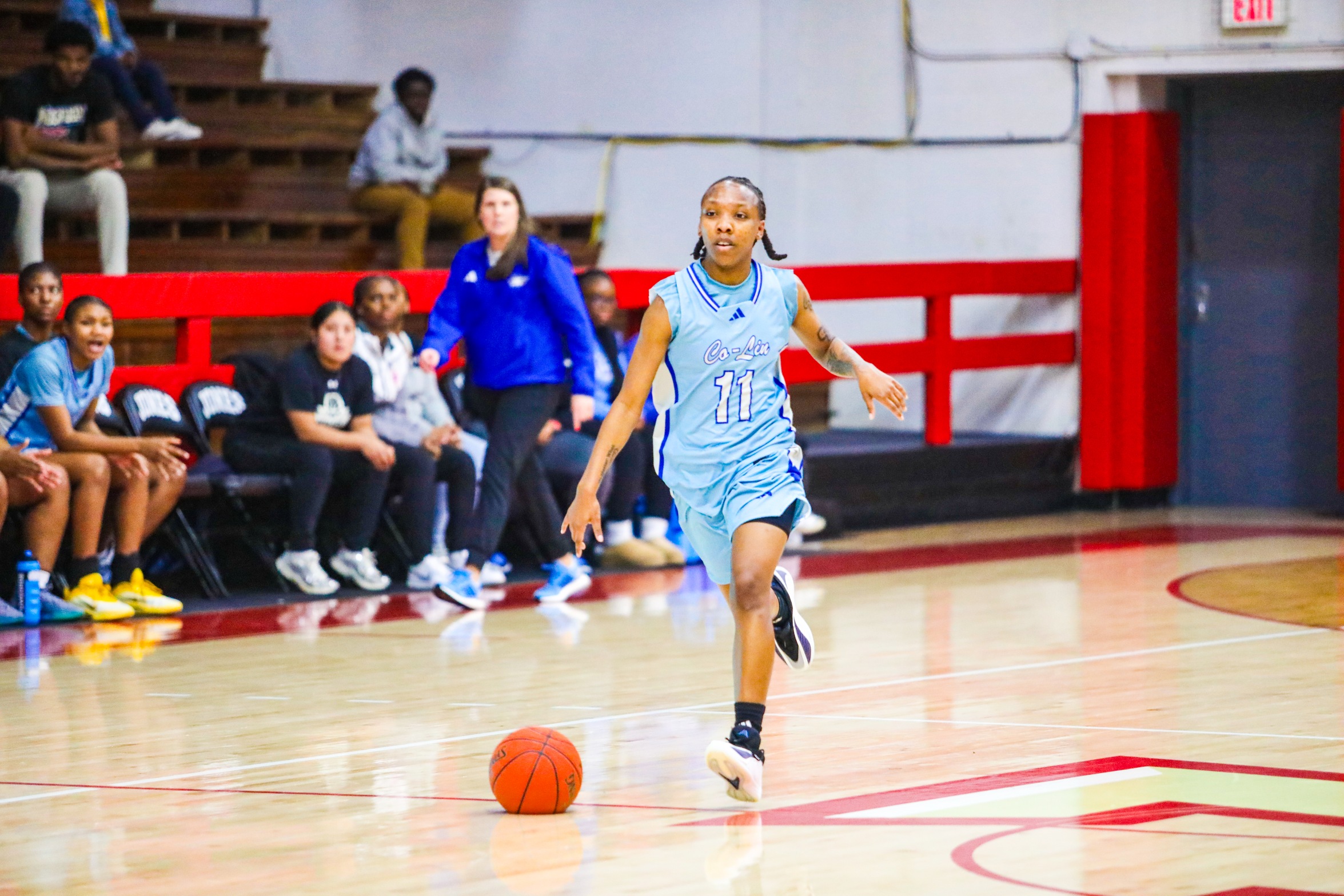 Lady Wolves Blitz Lady Bulldogs
