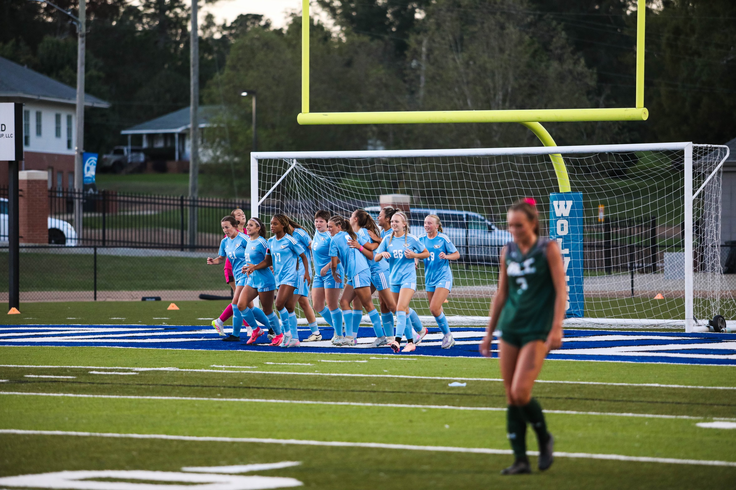 Lady Wolves Beat Eagles
